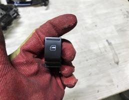 Кнопка стеклоподъемника для Volkswagen Passat (B7) 2011-2015  запчасти бу