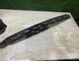 кронштейн заднего бампера центральный для Audi A6 (C7 4G)2011-2014  запчасти бу