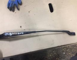 Поводок стеклоочистителя передний правый для Volkswagen Passat (B6) 2005-2010  запчасти бу