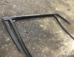 уплотнитель стекла двери задний левый для BMW X6 F16 2014-2019  запчасти бу