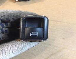 Кнопка стеклоподъемника для Mercedes-Benz W204 C-classe 2011-2015 рестайлинг  запчасти бу