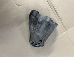 Опора двигателя левая для Audi Q7 (4L)  2005 - 2009  запчасти бу