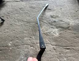 Поводок стеклоочистителя передний правый для Opel Corsa D  запчасти бу