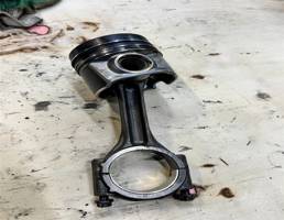 Поршень с шатуном для Skoda Octavia (A7) 2013-2017  запчасти бу