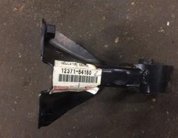 Опора двигателя для Toyota Carina II 1987-1992  запчасти бу