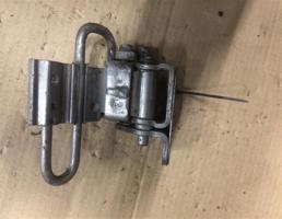 Петля двери передней правой нижняя для Audi A6 (C6 4F) 2005-2008  запчасти бу
