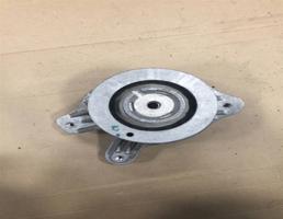 Опора двигателя левая для Mercedes-Benz W205 C-classe 2014-2018  запчасти бу