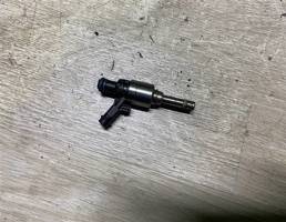 Форсунка бензиновая для Audi A4 (B8) 2007-2012  запчасти бу